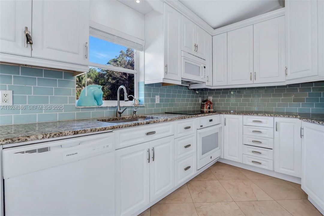 На продажу: $499,000 (3 спален, 2 ванн, 1320 Квадратных фут)