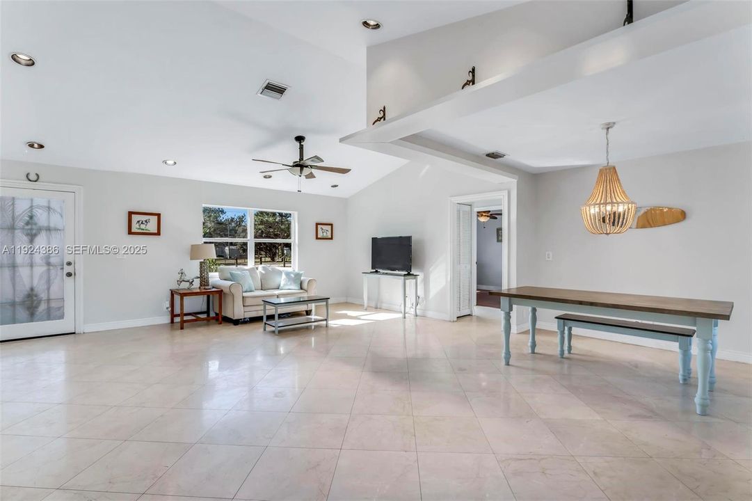 На продажу: $499,000 (3 спален, 2 ванн, 1320 Квадратных фут)