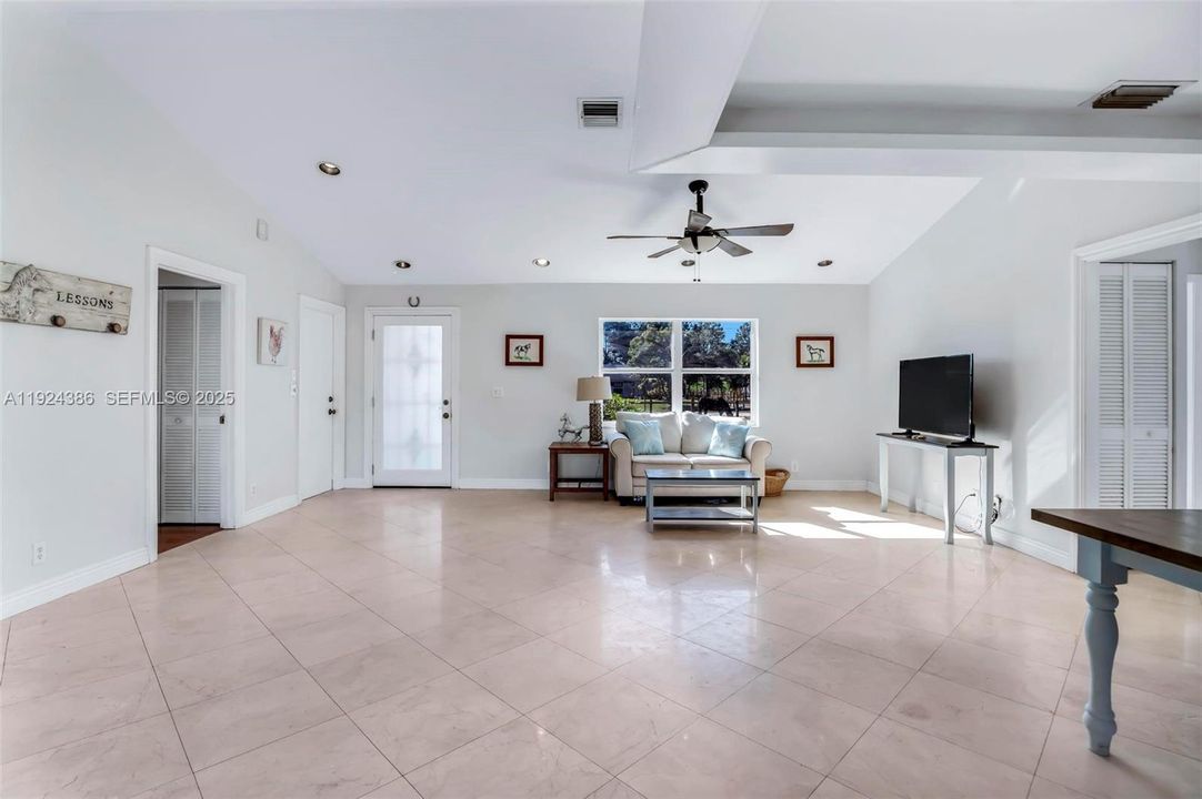 На продажу: $499,000 (3 спален, 2 ванн, 1320 Квадратных фут)