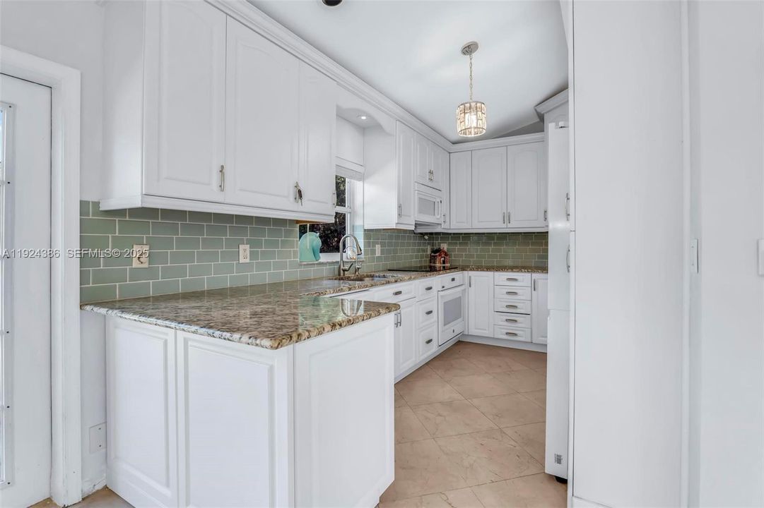 На продажу: $499,000 (3 спален, 2 ванн, 1320 Квадратных фут)