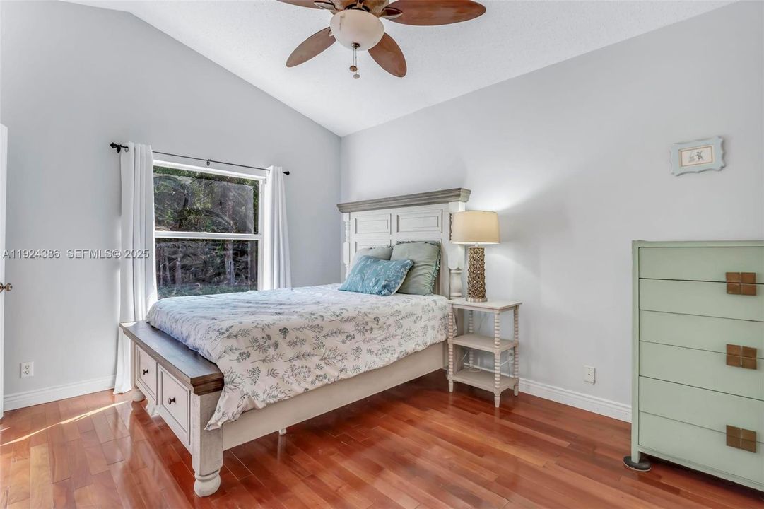 На продажу: $499,000 (3 спален, 2 ванн, 1320 Квадратных фут)