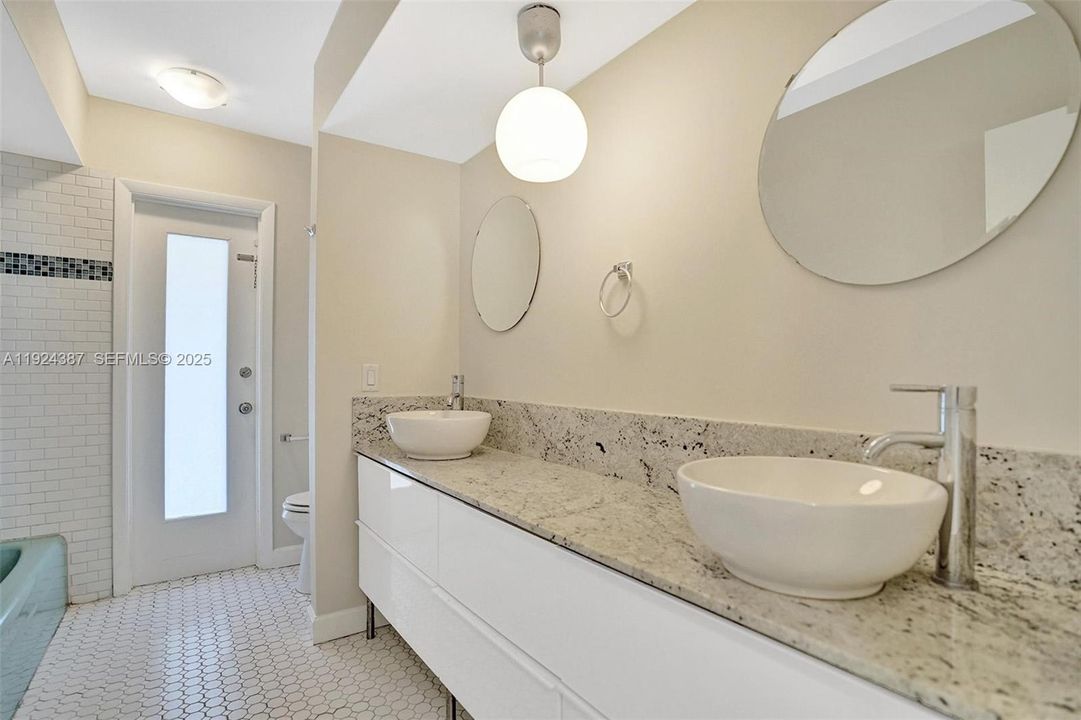 For Sale: $565,000 (4 beds, 2 baths, 1896 Square Feet)