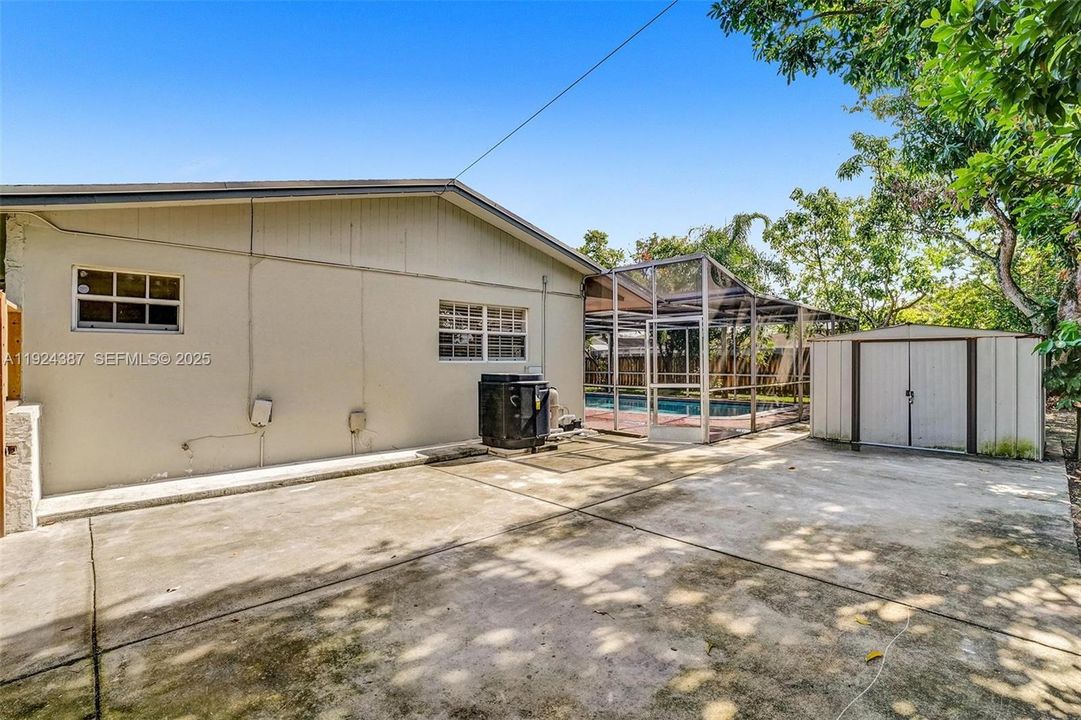 For Sale: $565,000 (4 beds, 2 baths, 1896 Square Feet)