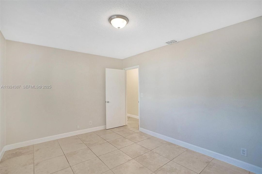 For Sale: $565,000 (4 beds, 2 baths, 1896 Square Feet)