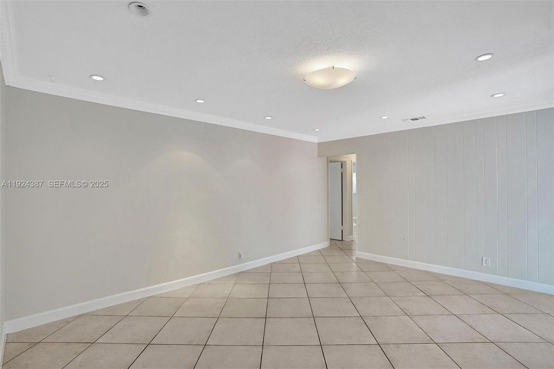 For Sale: $565,000 (4 beds, 2 baths, 1896 Square Feet)