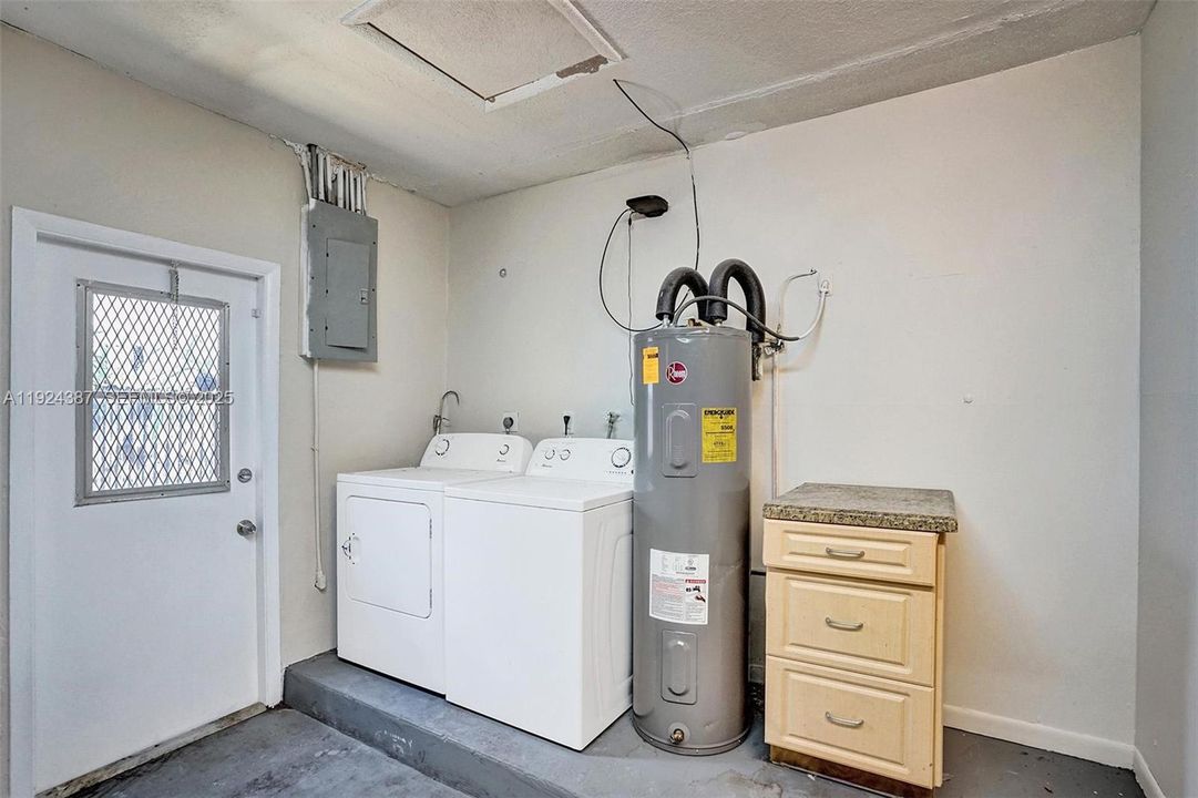 For Sale: $565,000 (4 beds, 2 baths, 1896 Square Feet)