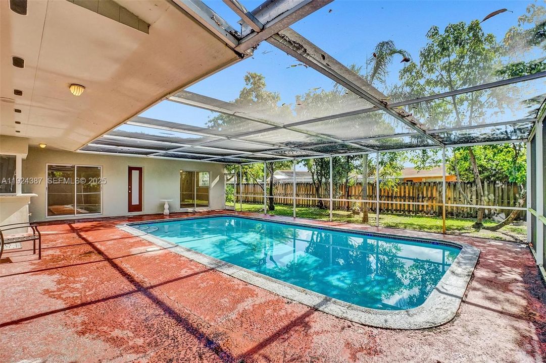 For Sale: $565,000 (4 beds, 2 baths, 1896 Square Feet)