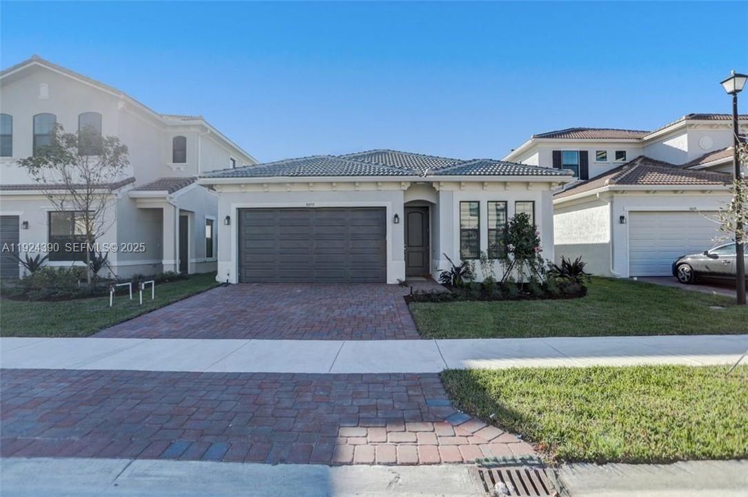 For Rent: $4,500 (4 beds, 2 baths, 1915 Square Feet)