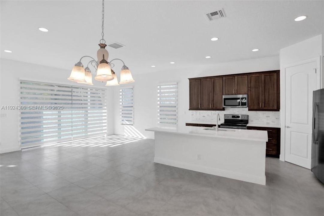 For Rent: $4,500 (4 beds, 2 baths, 1915 Square Feet)