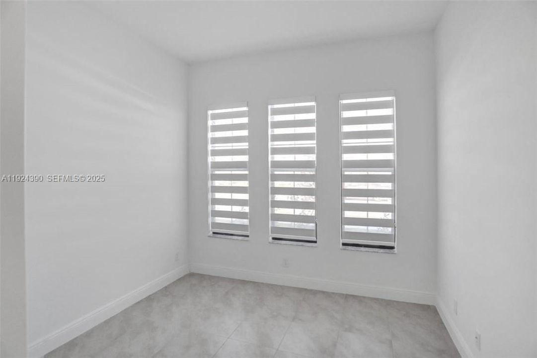 For Rent: $4,500 (4 beds, 2 baths, 1915 Square Feet)