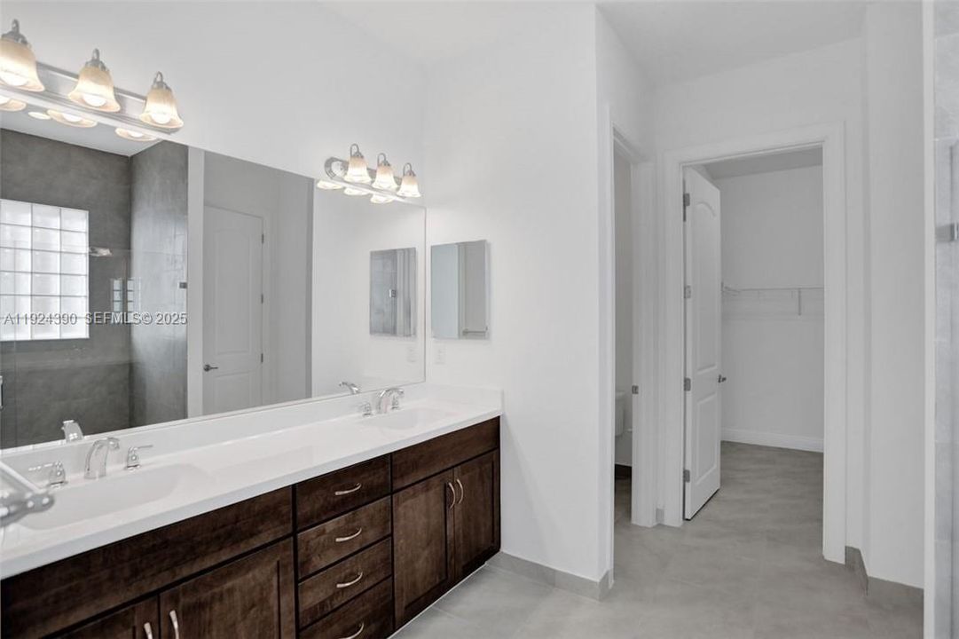 For Rent: $4,500 (4 beds, 2 baths, 1915 Square Feet)