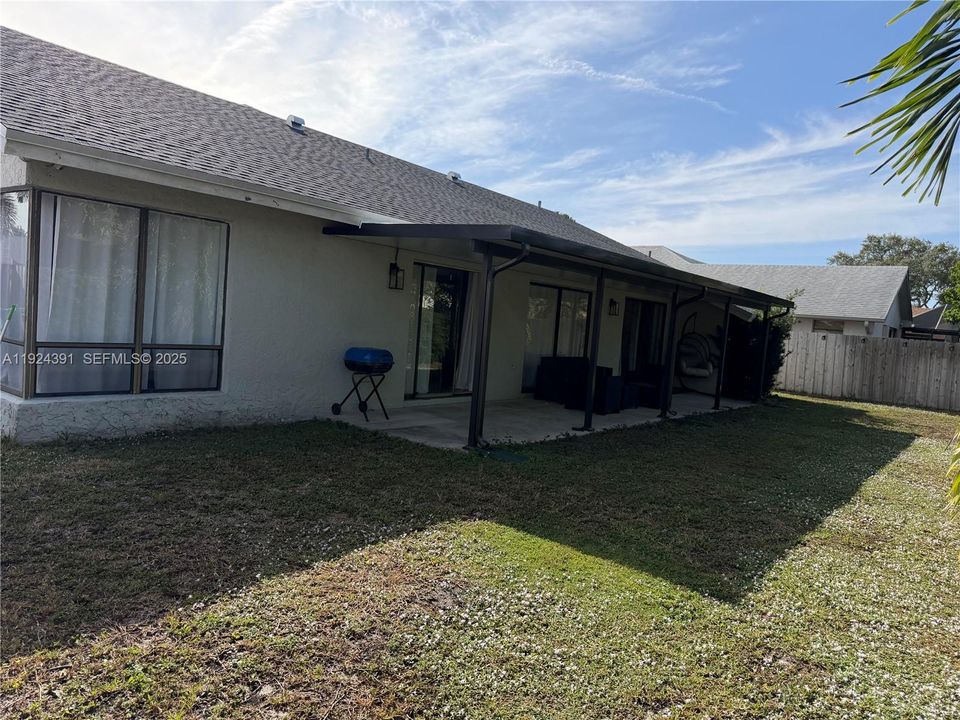 For Rent: $3,500 (3 beds, 2 baths, 1594 Square Feet)