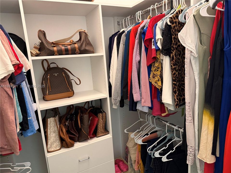 For Rent: $3,500 (3 beds, 2 baths, 1594 Square Feet)