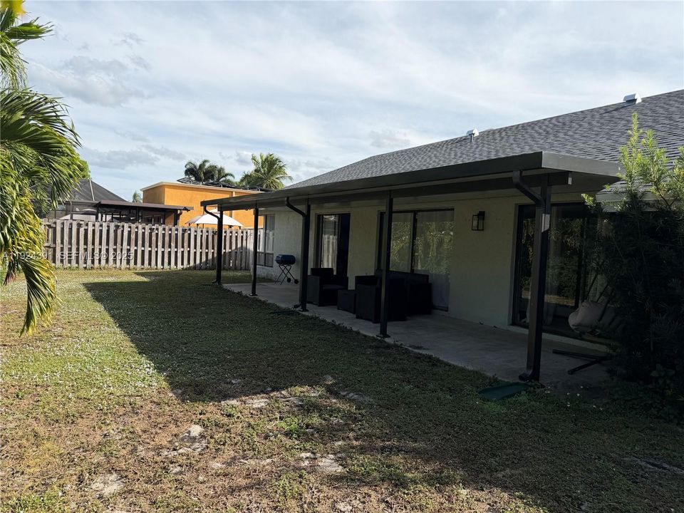 For Rent: $3,500 (3 beds, 2 baths, 1594 Square Feet)