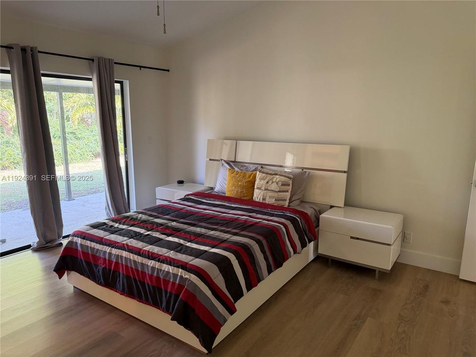 For Rent: $3,500 (3 beds, 2 baths, 1594 Square Feet)