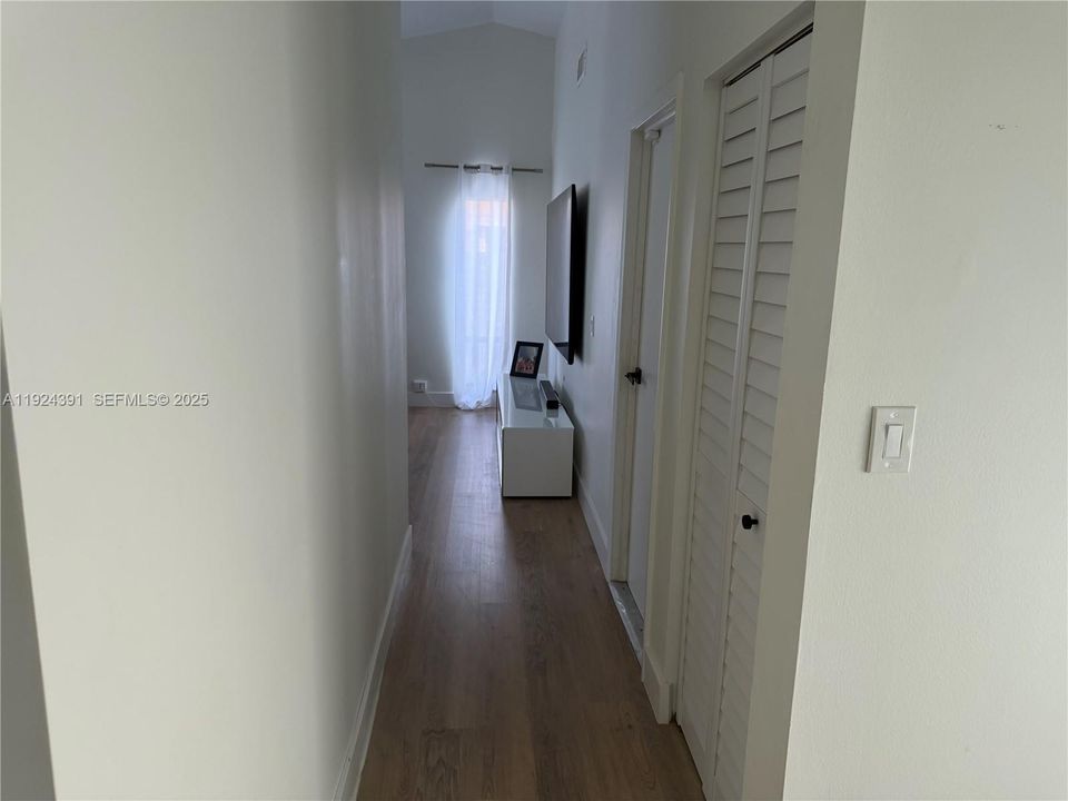 For Rent: $3,500 (3 beds, 2 baths, 1594 Square Feet)