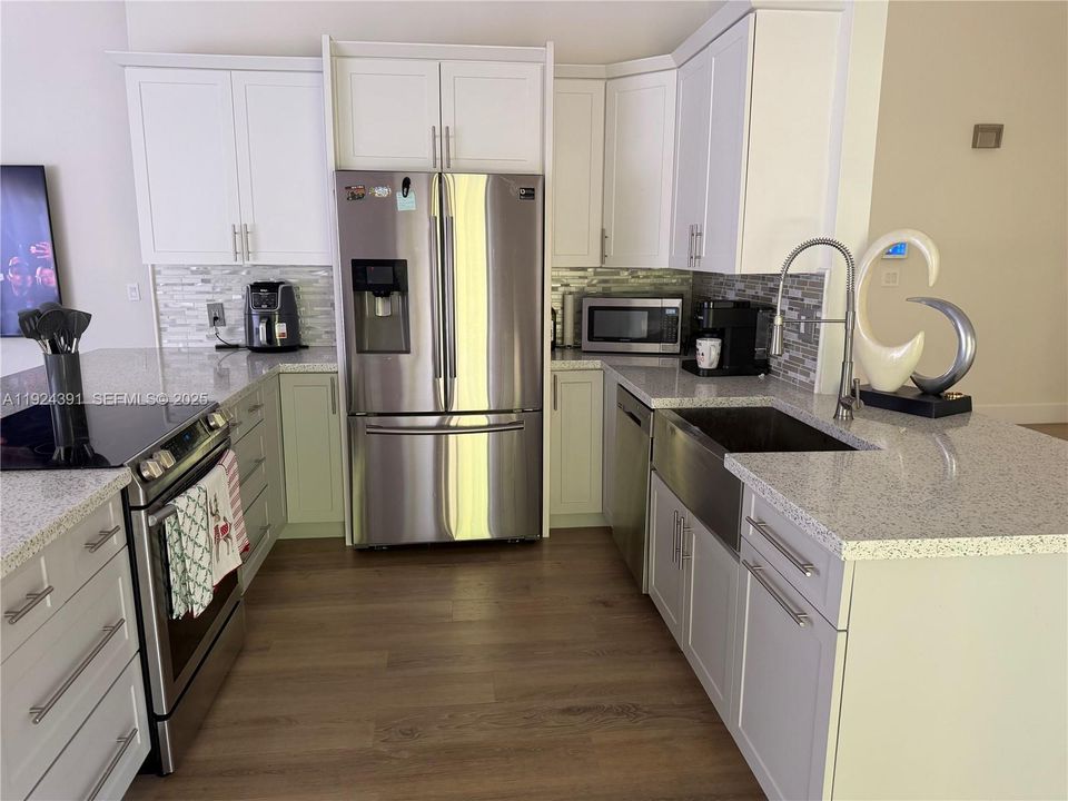 For Rent: $3,500 (3 beds, 2 baths, 1594 Square Feet)