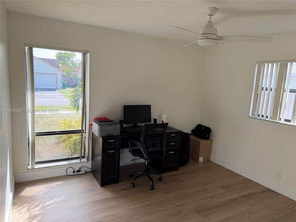 For Rent: $3,500 (3 beds, 2 baths, 1594 Square Feet)