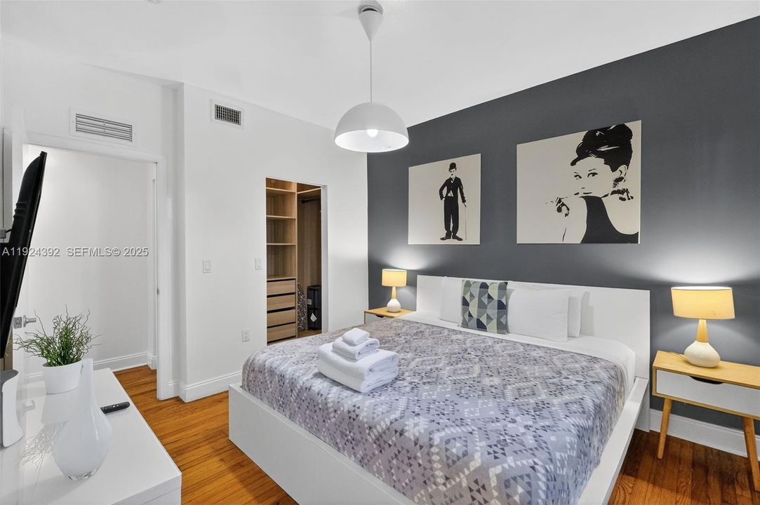 For Sale: $449,000 (2 beds, 2 baths, 820 Square Feet)