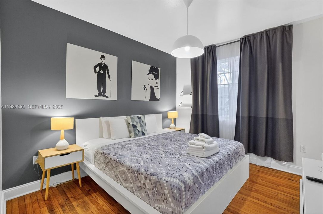 For Sale: $449,000 (2 beds, 2 baths, 820 Square Feet)