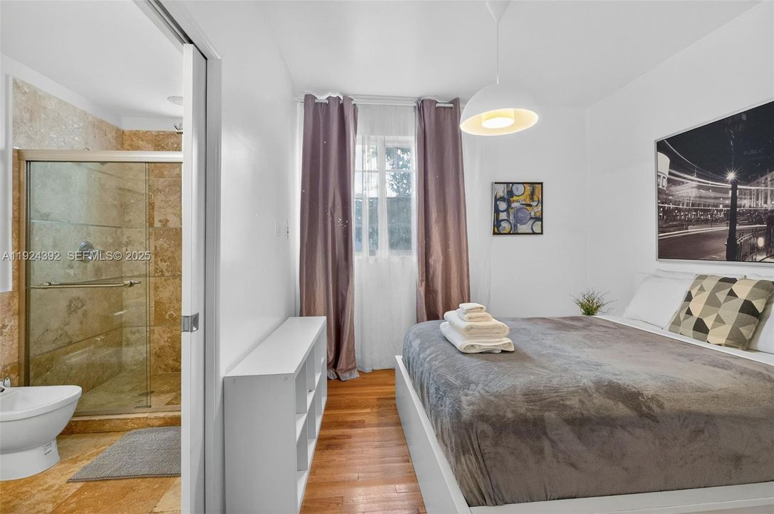 For Sale: $449,000 (2 beds, 2 baths, 820 Square Feet)