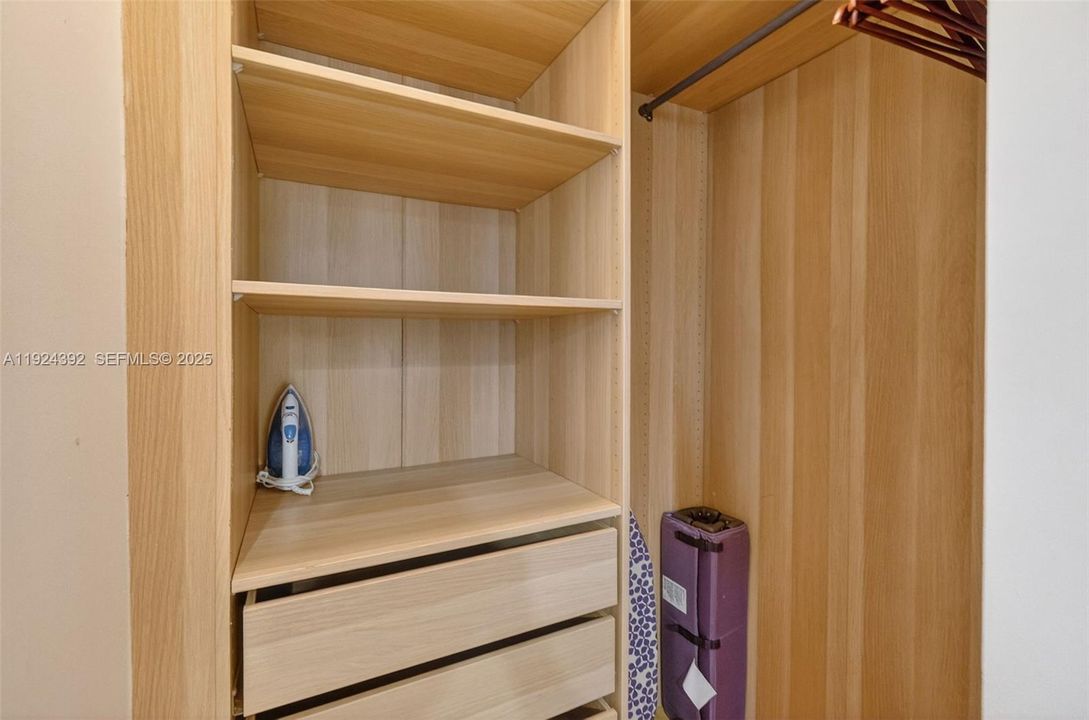 For Sale: $449,000 (2 beds, 2 baths, 820 Square Feet)