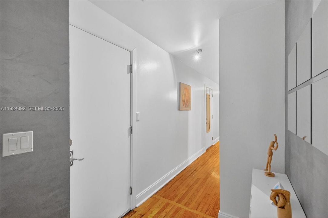 For Sale: $449,000 (2 beds, 2 baths, 820 Square Feet)