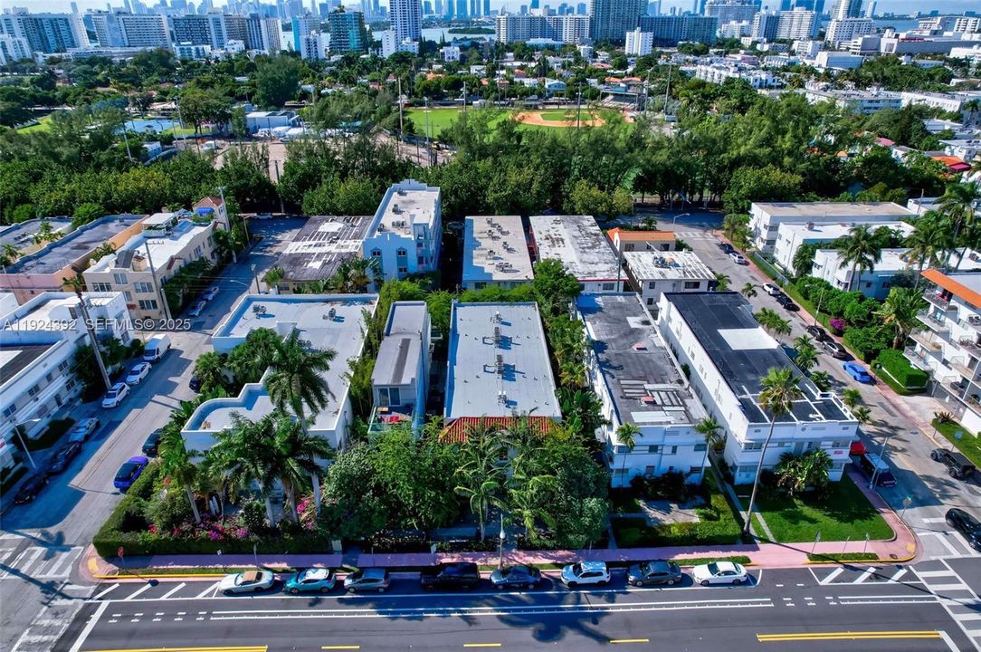 For Sale: $449,000 (2 beds, 2 baths, 820 Square Feet)