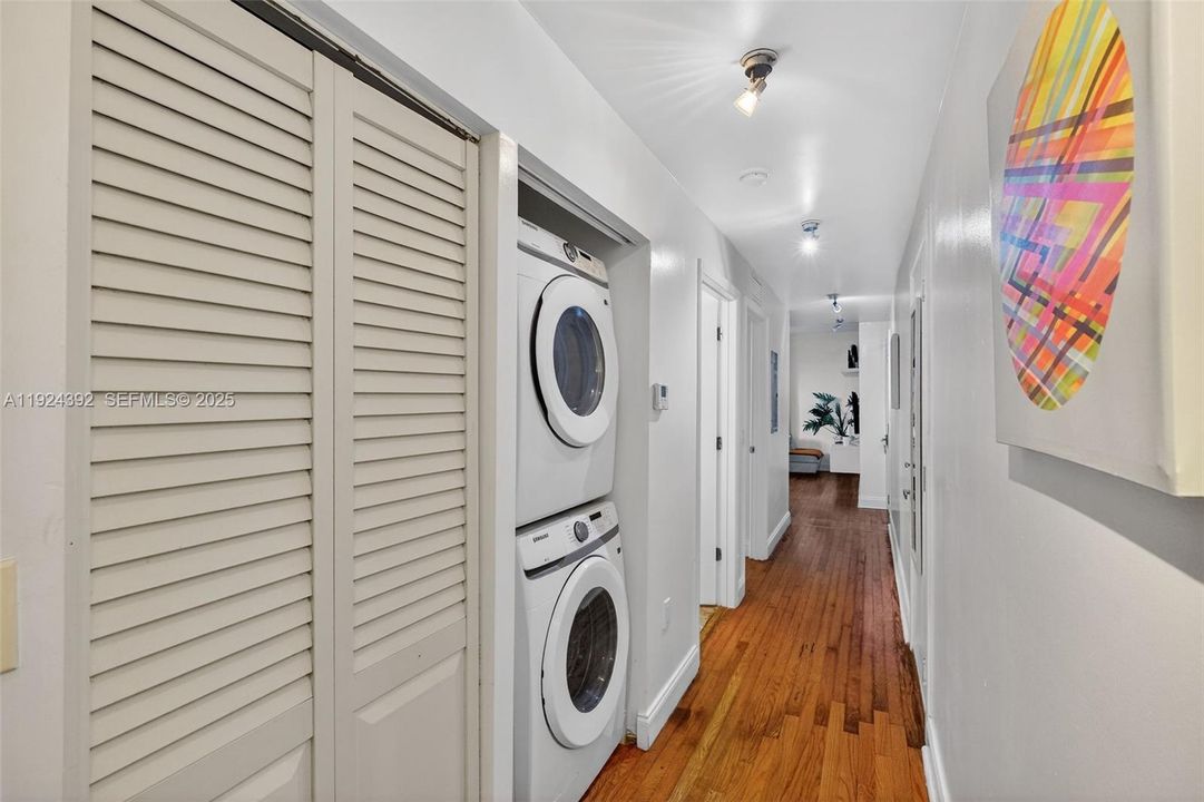 For Sale: $449,000 (2 beds, 2 baths, 820 Square Feet)