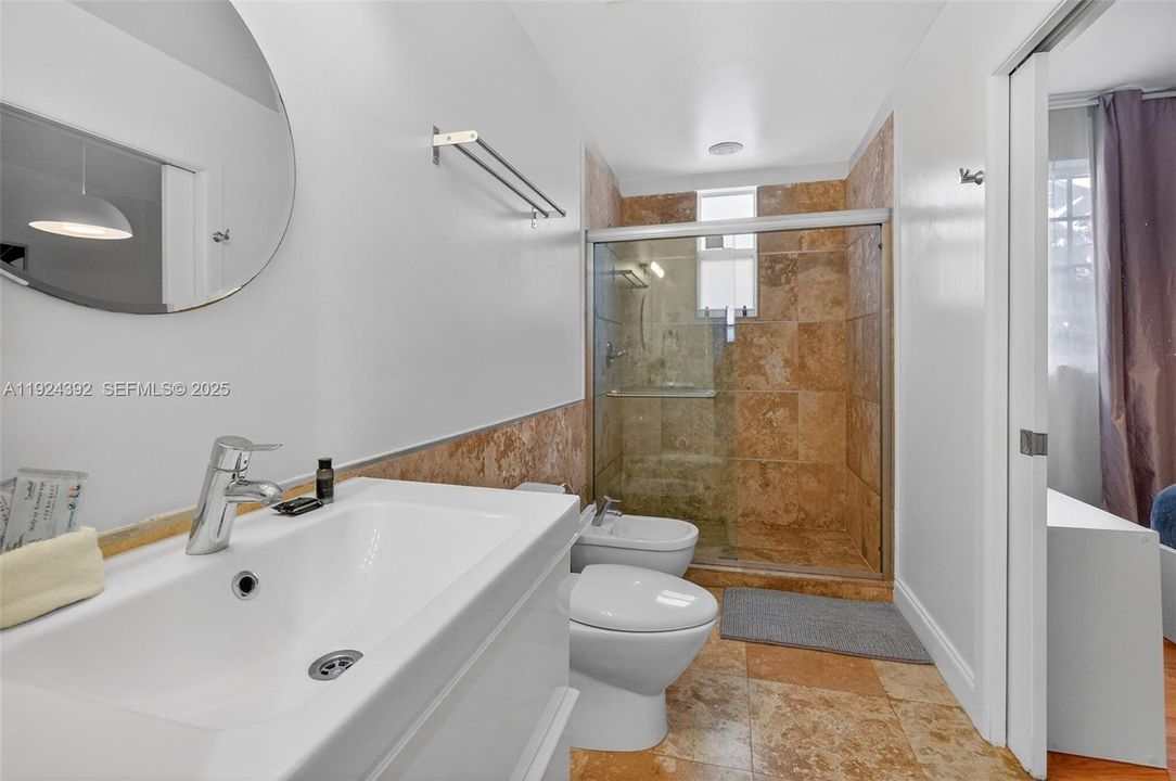 For Sale: $449,000 (2 beds, 2 baths, 820 Square Feet)