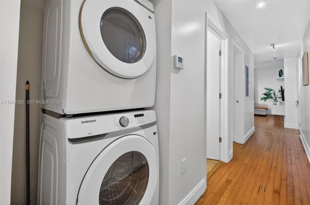 For Sale: $449,000 (2 beds, 2 baths, 820 Square Feet)