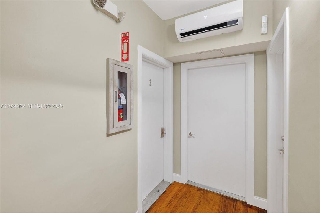 For Sale: $449,000 (2 beds, 2 baths, 820 Square Feet)