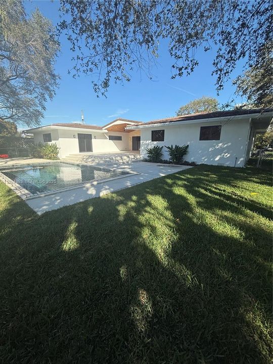 En Venta: $3,499,000 (5 camas, 4 baños, 3481 Pies cuadrados)