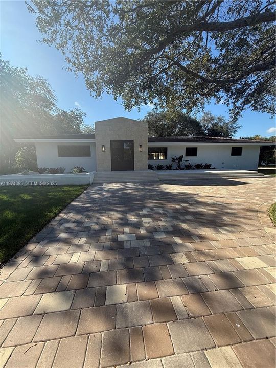 En Venta: $3,499,000 (5 camas, 4 baños, 3481 Pies cuadrados)