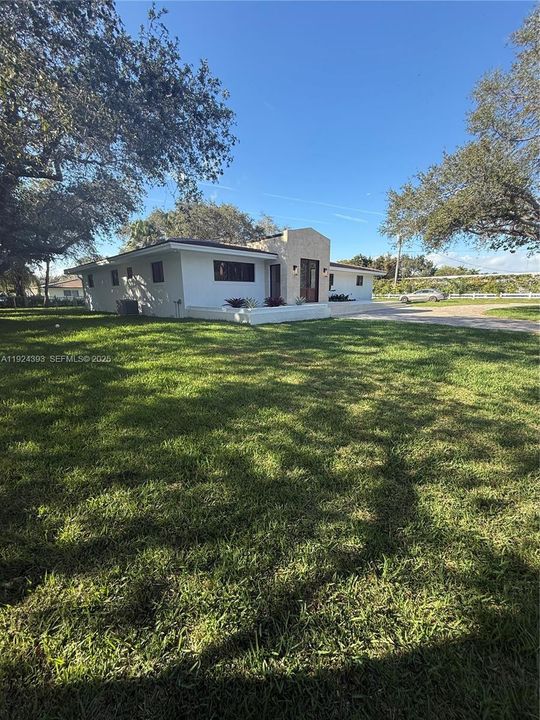 En Venta: $3,499,000 (5 camas, 4 baños, 3481 Pies cuadrados)