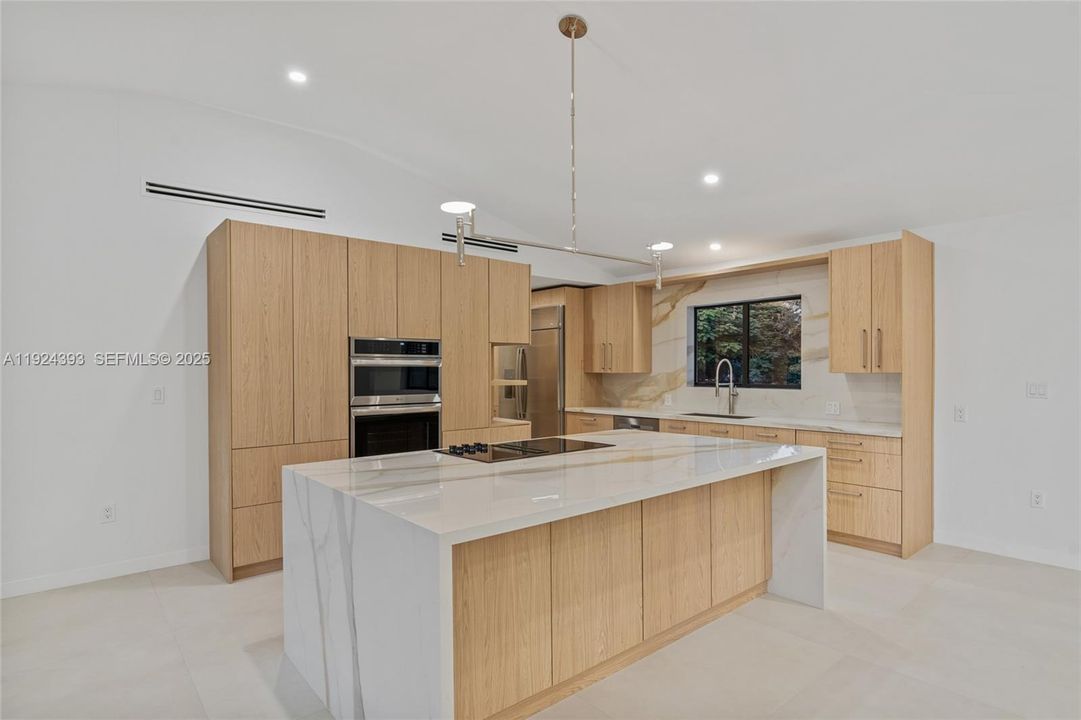 待售: $3,499,000 (5 贝兹, 4 浴室, 3481 平方英尺)