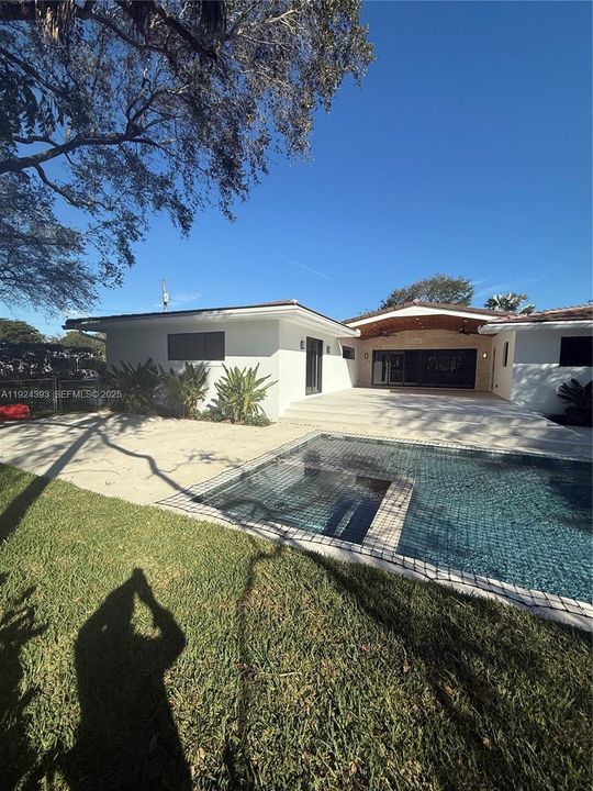 En Venta: $3,499,000 (5 camas, 4 baños, 3481 Pies cuadrados)