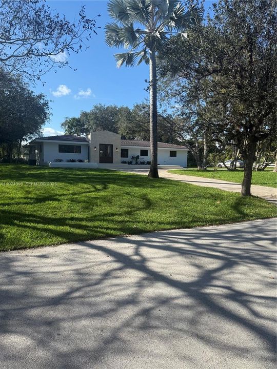 En Venta: $3,499,000 (5 camas, 4 baños, 3481 Pies cuadrados)