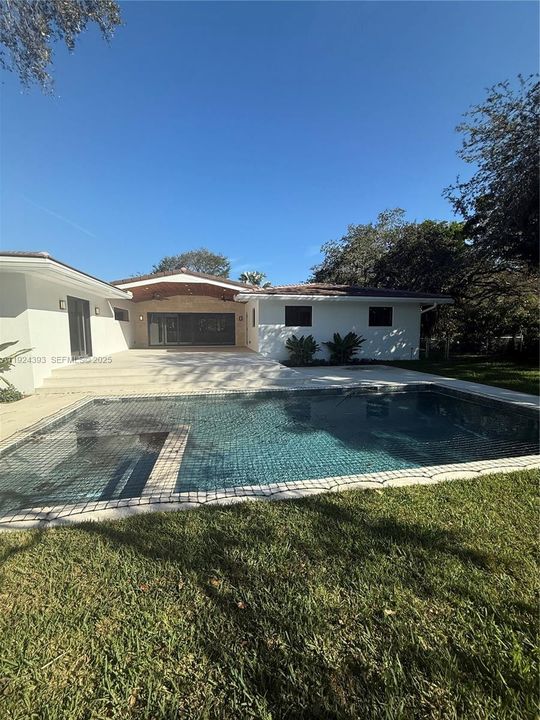 En Venta: $3,499,000 (5 camas, 4 baños, 3481 Pies cuadrados)