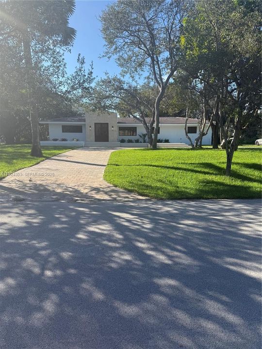 En Venta: $3,499,000 (5 camas, 4 baños, 3481 Pies cuadrados)