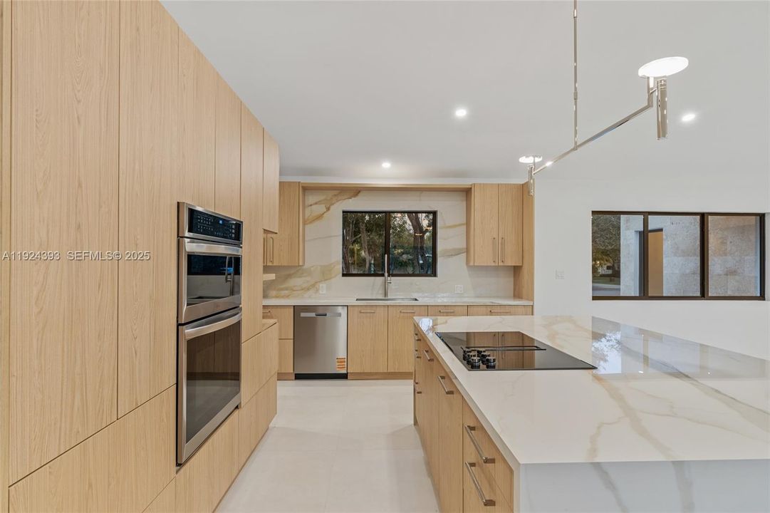 待售: $3,499,000 (5 贝兹, 4 浴室, 3481 平方英尺)