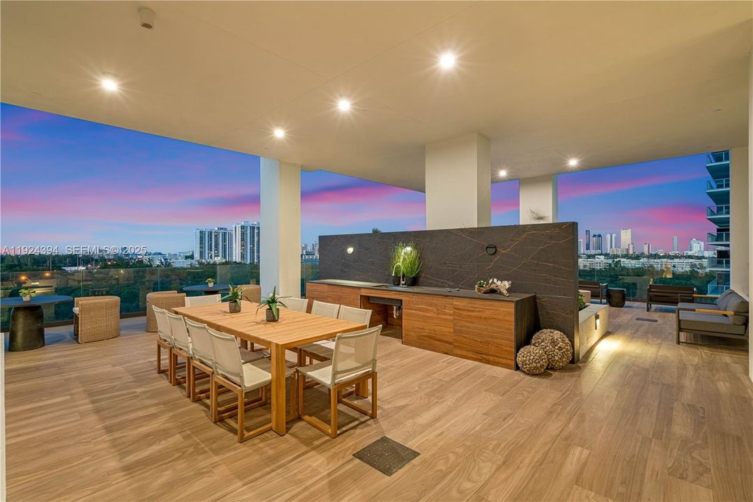 Sky Deck, Summer Kitchen Barbecue Grill