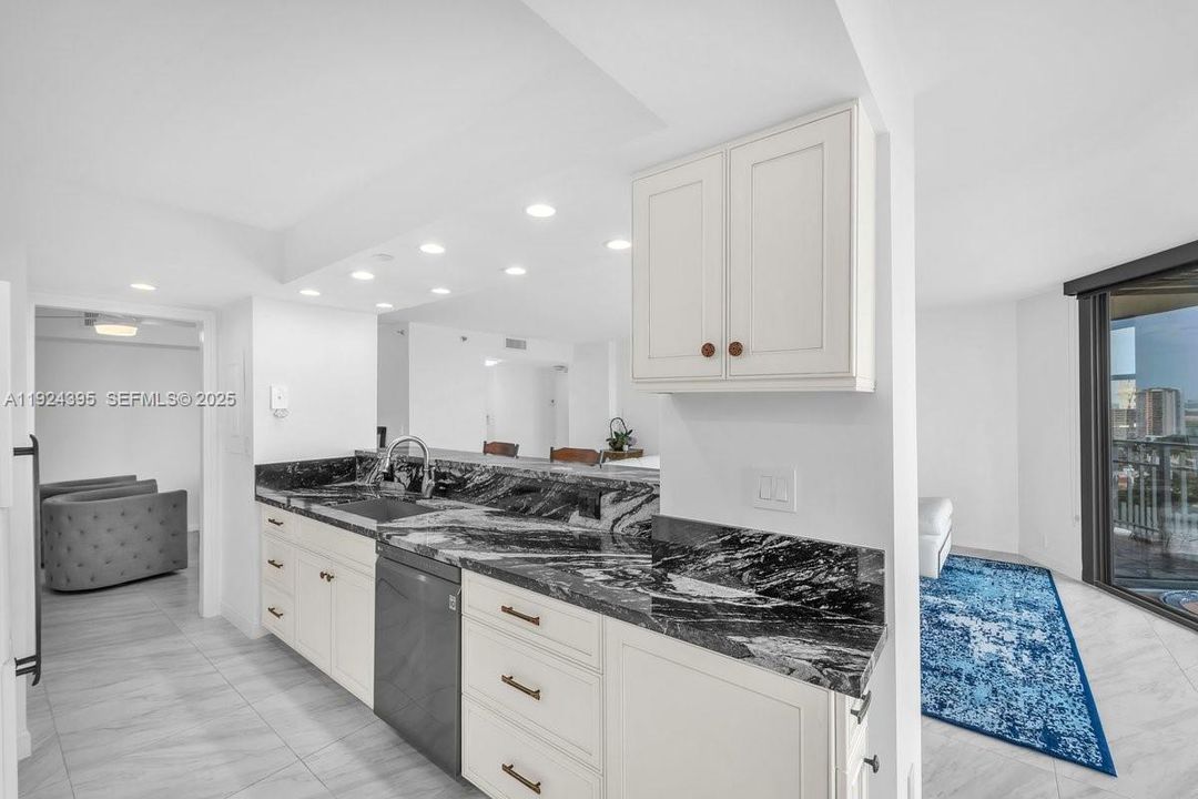 For Sale: $475,000 (2 beds, 2 baths, 1164 Square Feet)