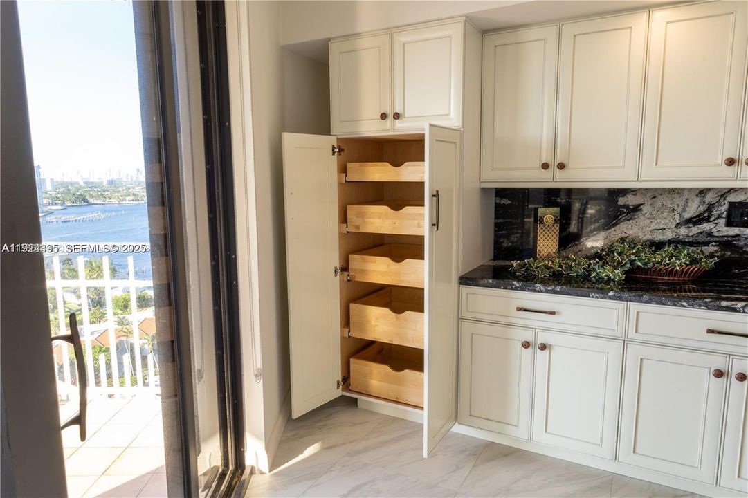 Extra large open kitchen with plenty of pantry space