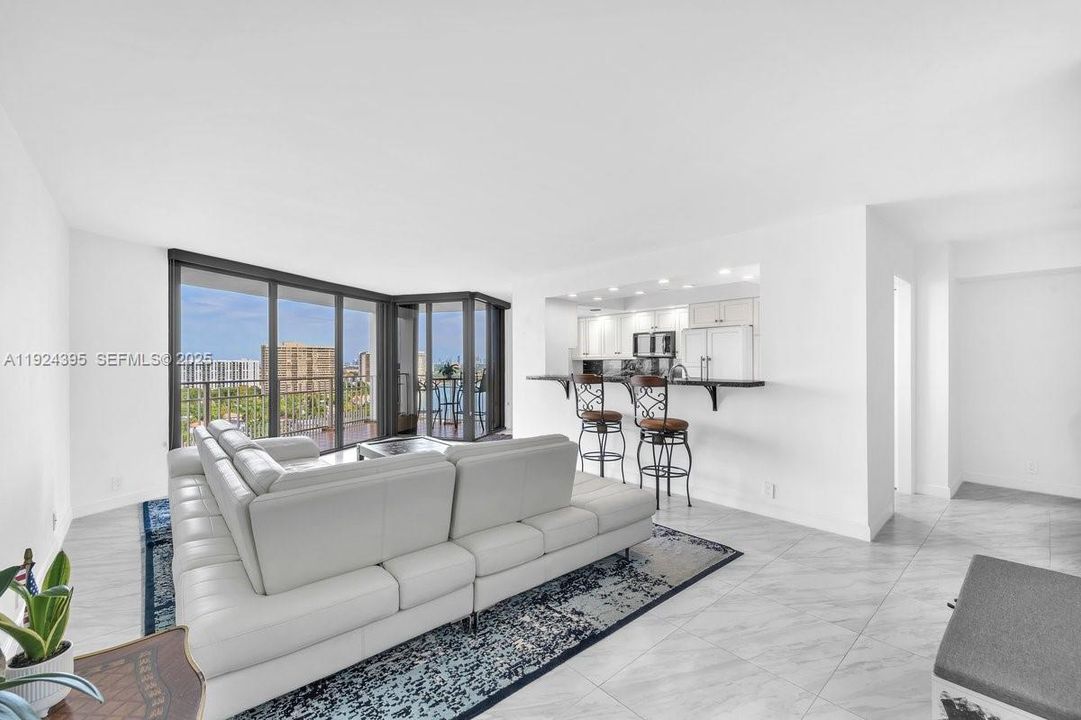 For Sale: $475,000 (2 beds, 2 baths, 1164 Square Feet)