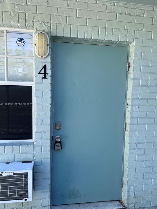 For Rent: $1,375 (0 beds, 1 baths, 1635 Square Feet)