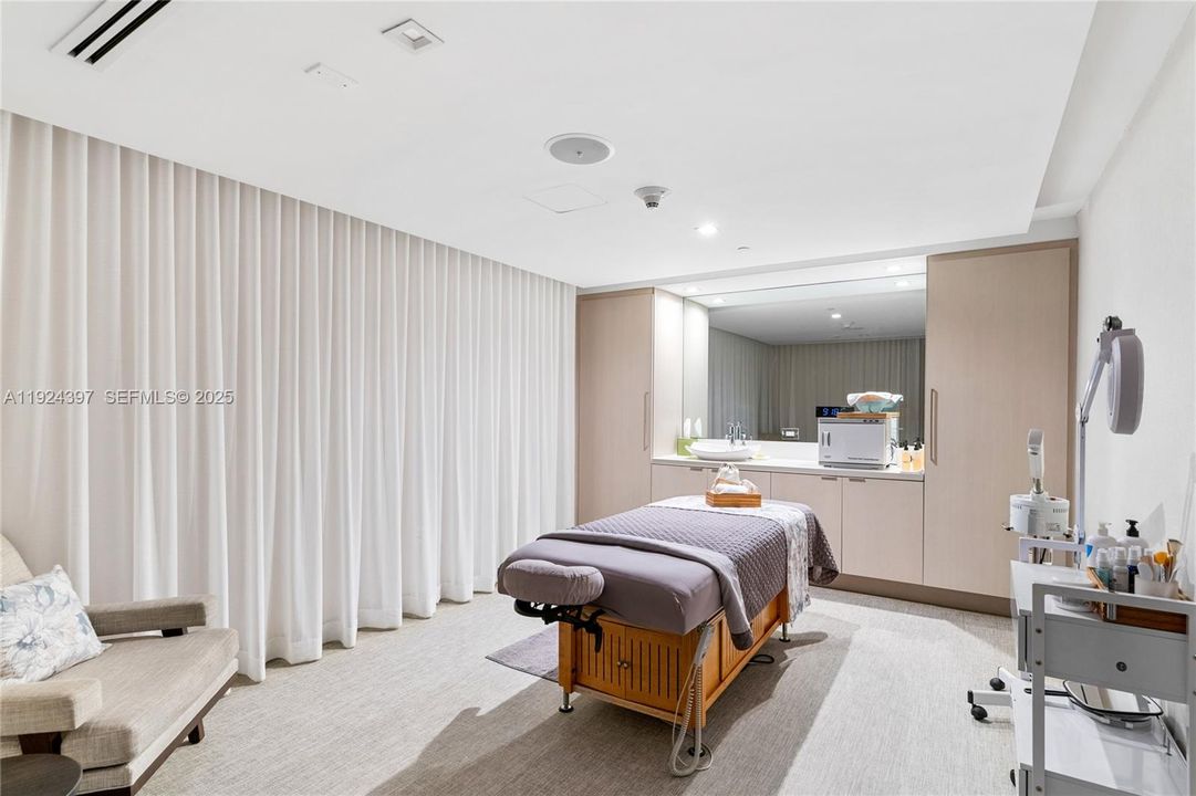 For Sale: $501,900 (0 beds, 1 baths, 445 Square Feet)