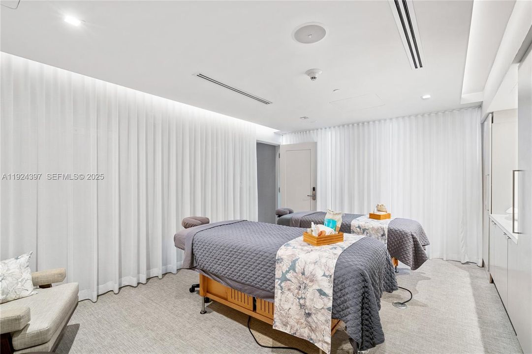 For Sale: $501,900 (0 beds, 1 baths, 445 Square Feet)