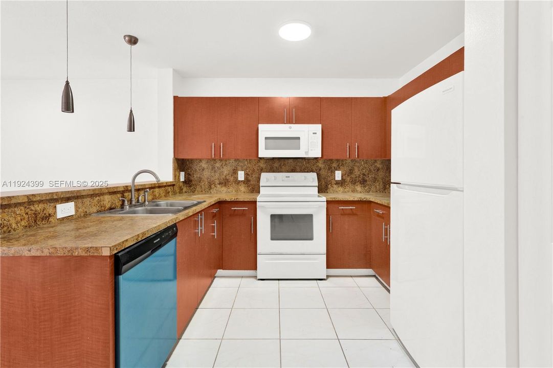 В аренду: $2,550 (2 спален, 2 ванн, 1153 Квадратных фут)