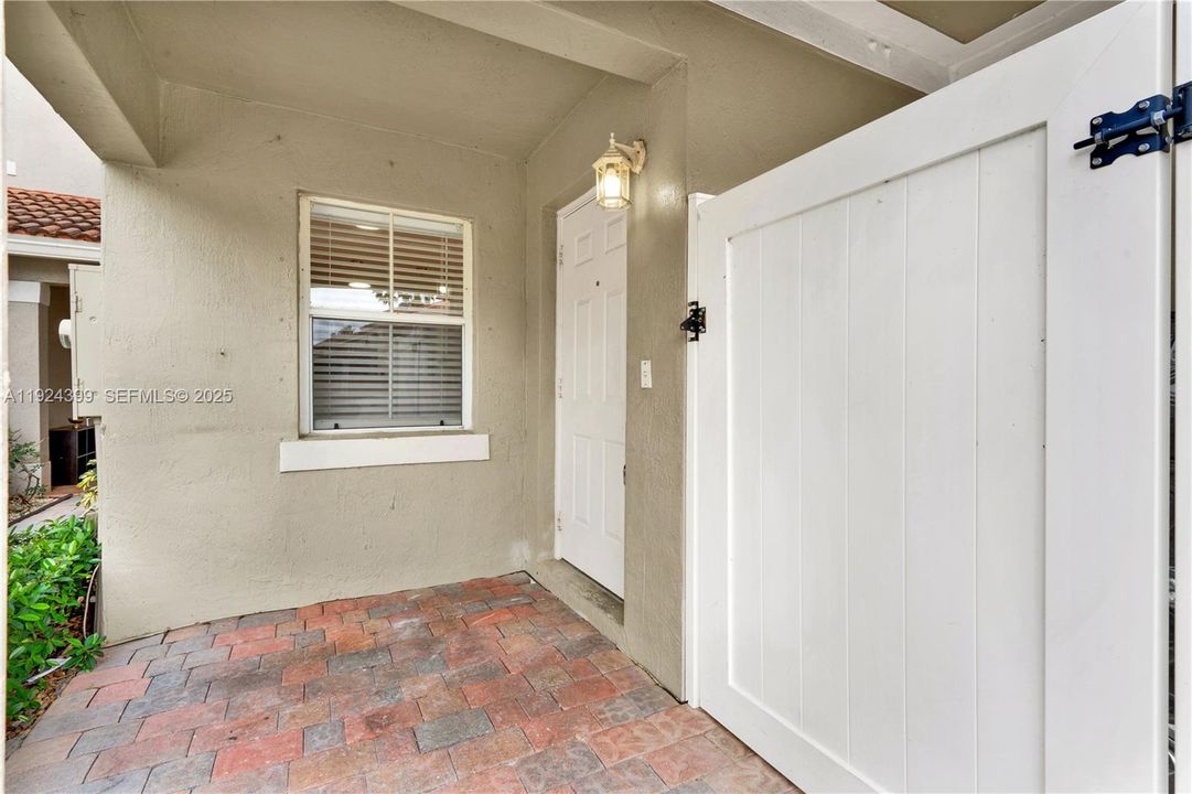 В аренду: $2,550 (2 спален, 2 ванн, 1153 Квадратных фут)